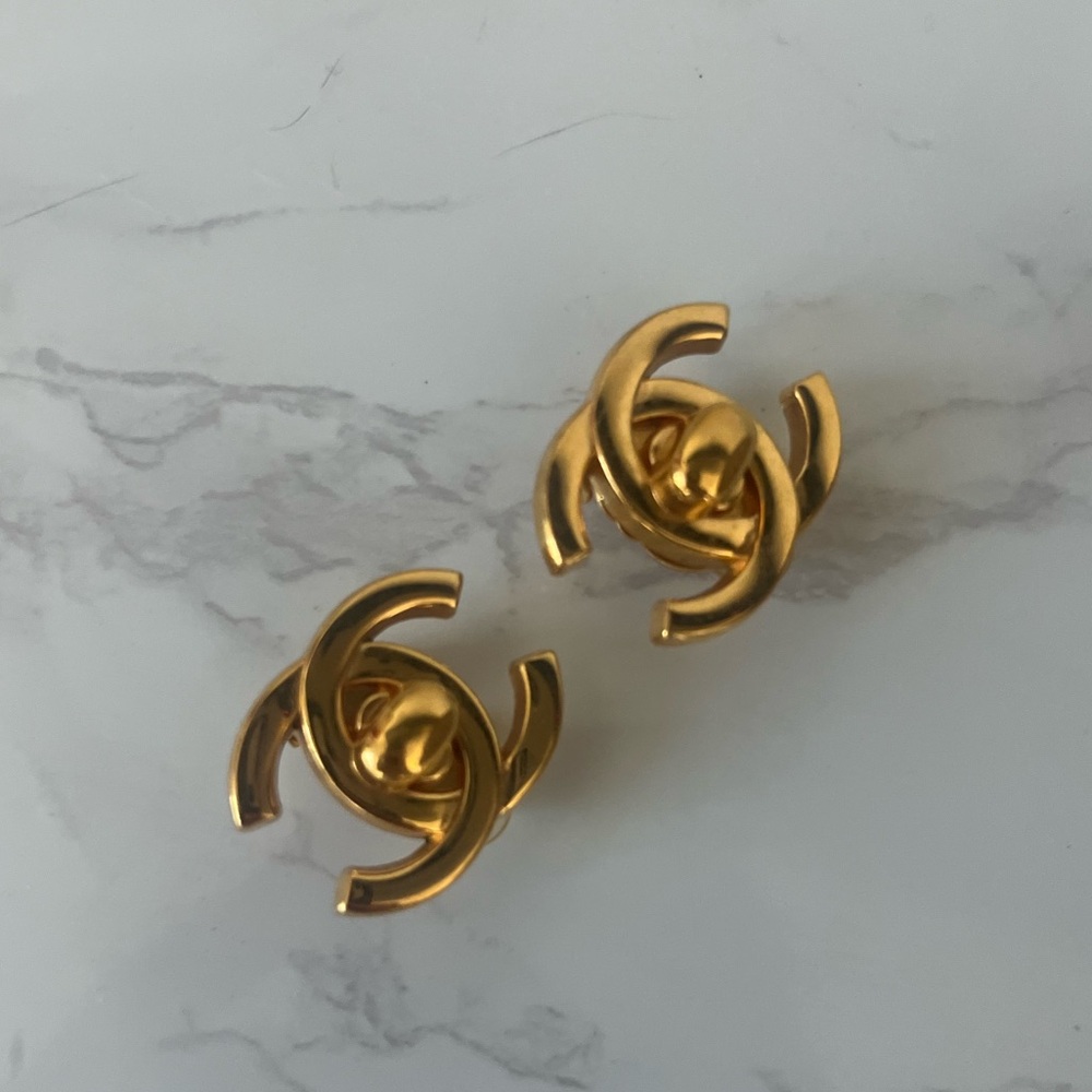 CHANEL 90s Chanel CC Turn Lock Logo Earrings Clip On